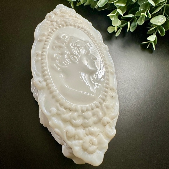 FOSTORIA, JENNY LIND, PRESSED, MILK GLASS, CAMEO, PIN BOX WITH LID. - Picture 3 of 14